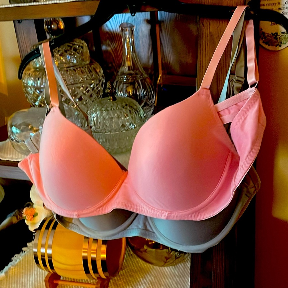 Wire bras new bras no tags never worn 40B bundle 3 bras